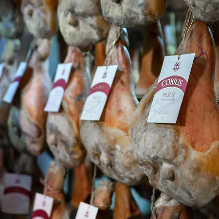 Prosciutto Kingdom - Kraljestvo Prsuta By Prsutarna Scuka Štanjel